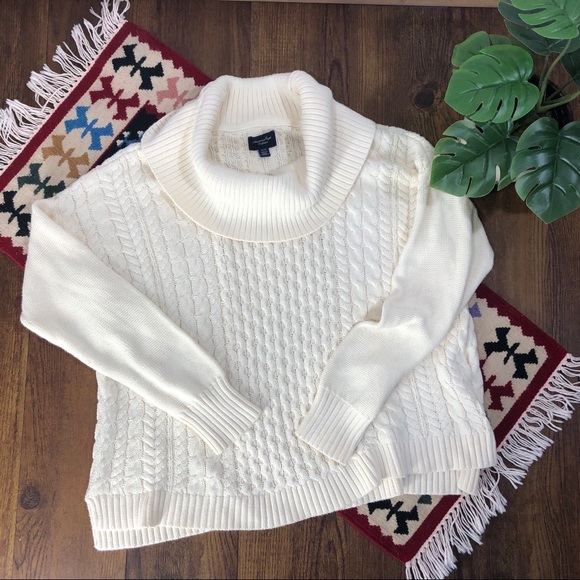 ❄️American Eagle Outfitters Cowl Sweater